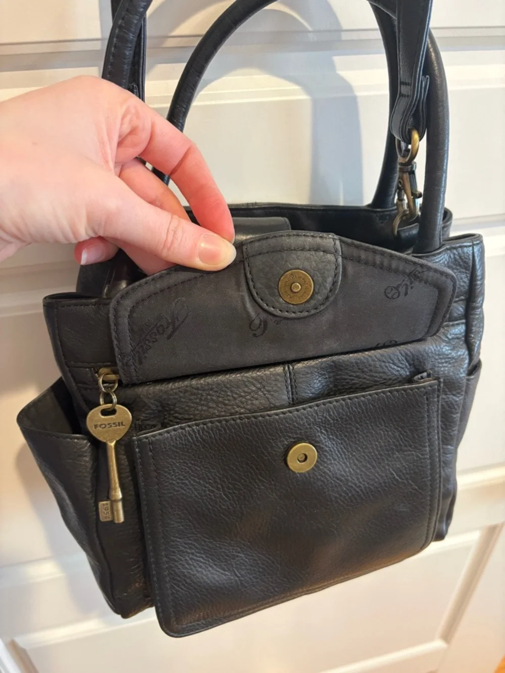 Fossil Black Pebbled Leather Crossbody Bag with Key Charm - Picture 3 of 12